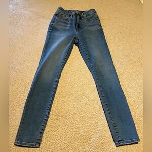 Size 2/26 waist. Good American.  High Rise.  Inseam 27 inches.  Great Condition